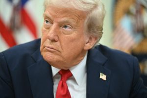Juiz suspende plano de Trump de revogar status de proteção de venezuelanos