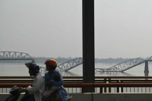 Chuva complica resgate em áreas atingidas por terremoto em Mianmar