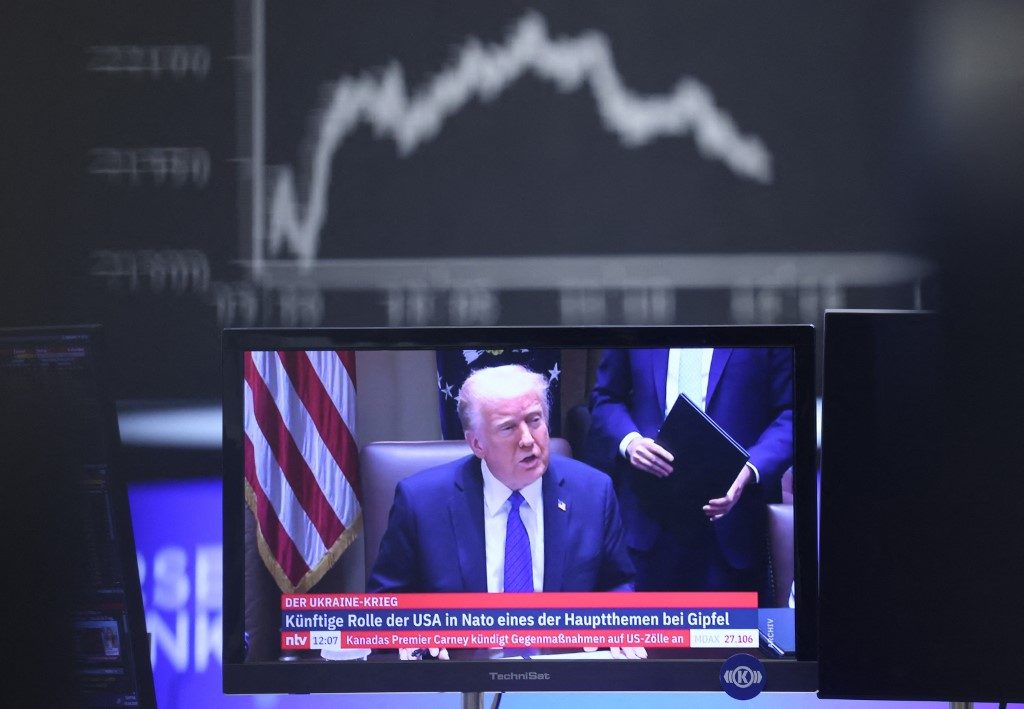 Bolsas prosseguem em queda após anúncio de tarifas de Trump