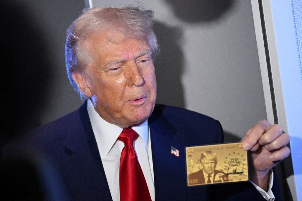 Trump apresenta primeiro modelo do visto ‘gold card’