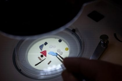 Poluição de microplásticos atinge nível alarmante nos grandes rios da Europa
