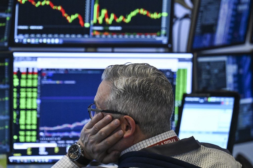 Novas tarifas de Trump entram em vigor e Bolsas voltam a registrar queda