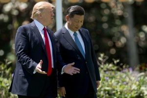 Após nova escalada na guerra comercial contra a China, Trump muda o tom e diz ser 'amigo' de Xi Jinping