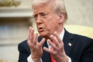 Juíza interrompe medida de Trump para revogar status legal de 500 mil imigrantes