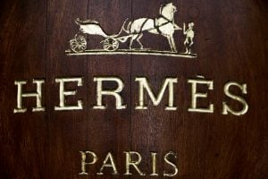 Hermès se torna marca mais valiosa do mercado de luxo, ultrapassando o grupo LVMH
