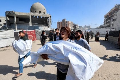 Ataques israelenses contra campos de deslocados em Gaza deixam quase 40 mortos
