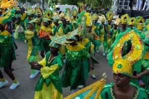 Carnaval afro-brasileiro celebra laços culturais na Nigéria
