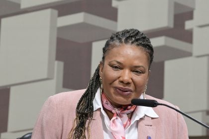 Azul é condenada a pagar R$ 59 mil por atraso que impediu show de Margareth Menezes