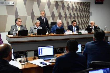 CCJ do Senado pode votar proposta que acaba com reeleição de presidente, governadores e prefeitos