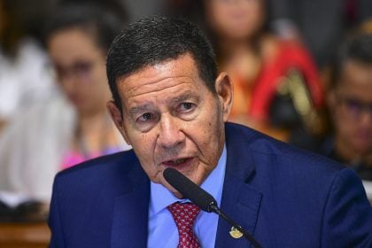 Comissão retoma análise de MP que aumenta os salários dos militares