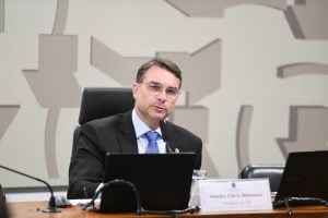 Projeto que libera o porte de arma a advogados avança no Senado