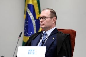 Zanin será o relator de ação contra norma do CFM que restringe transição de gênero