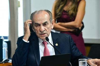 Pedido de vista adia a votação da PEC que acaba com reeleição de presidente, governadores e prefeitos