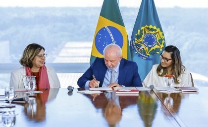Lula sanciona lei que prevê tornozeleira eletrônica para agressores de mulheres