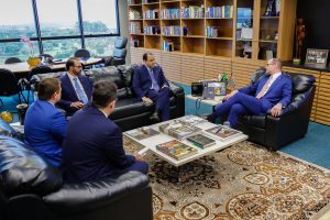 Zanin se reúne com membros da OAB após veto a celulares em julgamento; STF fala em 'medida excepcional'