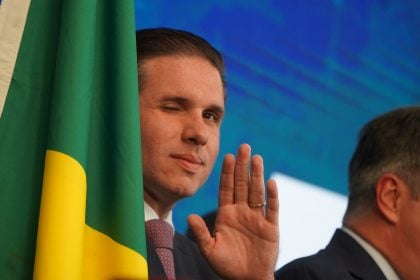 A nova cartada de Hugo Motta no STF para livrar Ramagem da ação do golpe