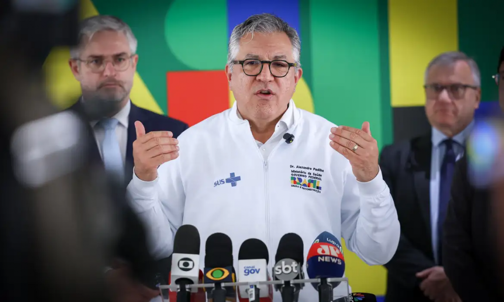 Padilha diz ser 'ato covarde' o cancelamento de vistos da filha e da esposa