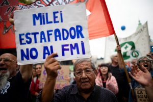 Argentina vive a 3ª greve geral contra ajuste fiscal de Milei
