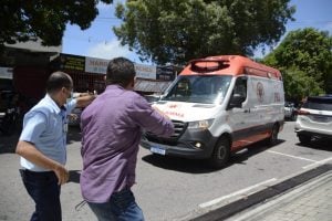 Bolsonaro se alimenta por sonda e seguirá internado em Natal, diz boletim médico