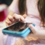 Regular o ambiente digital para proteger crianças não é censura: é dever de Estado