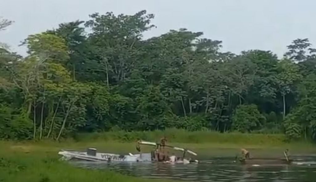 Queda de helicóptero da Marinha colombiana deixa um militar morto