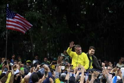 Tarifaço de Trump expõe o falso patriotismo bolsonarista