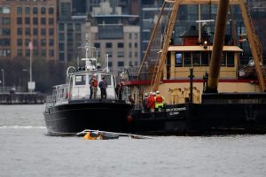 Queda de helicóptero no rio Hudson, em Nova York, deixa 6 mortos