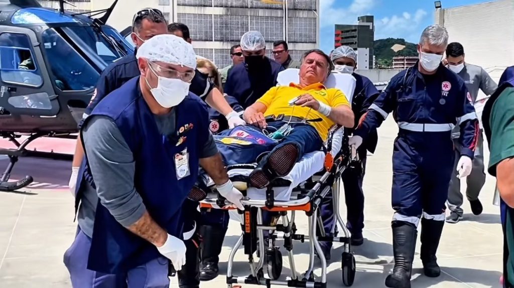Bolsonaro está ‘lúcido’ e deve ser transferido para hospital de Brasília neste sábado, diz senador