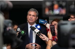 Líder do PT reclama de partidos da base que apoiam projeto da anistia: 'não é razoável'