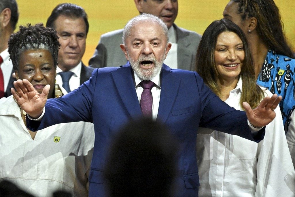 Brasil não bate continência e adotará medidas cabíveis contra tarifaço de Trump, diz Lula