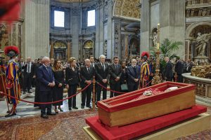 Lula, Dilma e Janja participam do velório do Papa Francisco 