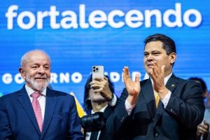 Lula garante permanência de ministros do União Brasil e reforça acordos com Alcolumbre