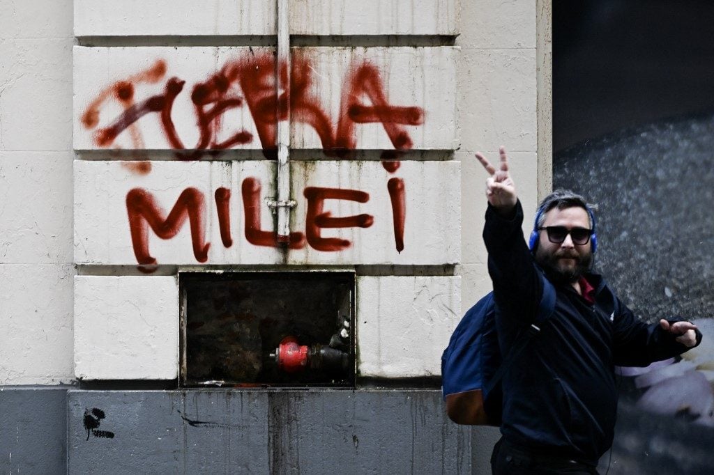 Atlas: Popularidade de Milei amarga queda expressiva – e o peronismo tenta faturar