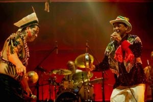 Disco reúne o povo indígena Fulni-ô e os mestres de tambor de mina, bumba meu boi e maracatu