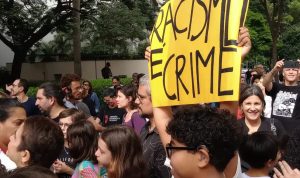 São Paulo: Estudantes e professores fazem ato contra racismo em Higienópolis