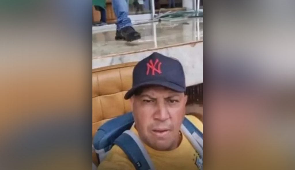 Moraes concede prisão domiciliar a bolsonarista que sentou em sua cadeira no 8 de Janeiro