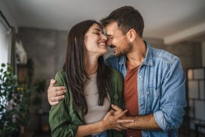 5 atitudes simples que podem reacender o desejo na relação