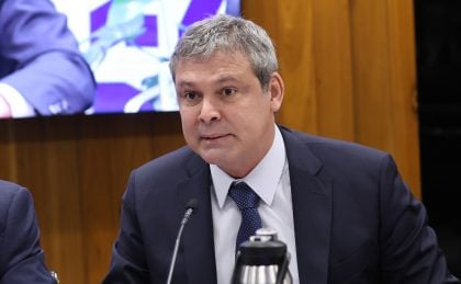 Lindbergh elogia escolha de Lira para relatoria do projeto de lei do IR
