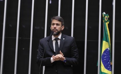 Disputa pela liderança do União Brasil na Câmara acentua crise no partido