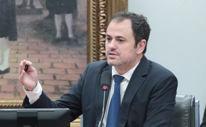Glauber se defende na CCJ: ‘Cassação fere o Código de Ética da Câmara’