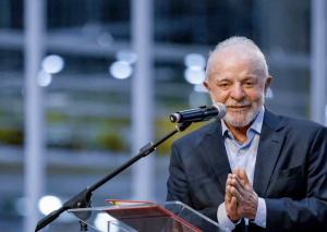Lula sai em defesa do BNDES com provocação a Bolsonaro