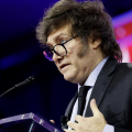 Milei diz que seu programa econômico não mudará após derrota eleitoral
