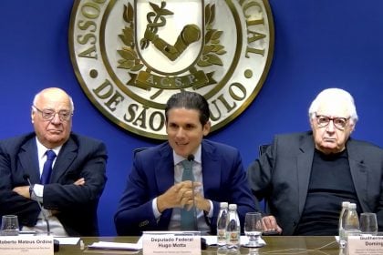 Hugo Motta defende corrigir ‘exagero’ em penas do 8 de Janeiro