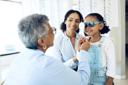 6 dicas para proteger a visão das crianças diante das telas