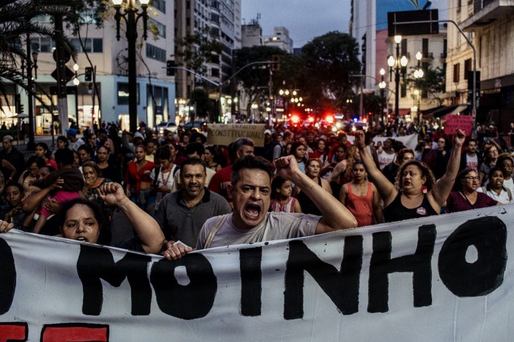 Moradores protestam contra iniciativa de Tarcísio de acabar com a Favela do Moinho, no centro de SP