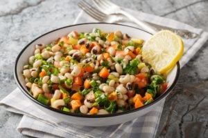 5 receitas práticas com feijão-fradinho para o almoço