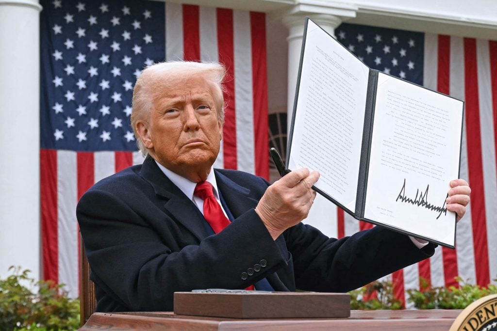 Como o mundo tenta medir impacto do tarifaço de Trump para calibrar a resposta