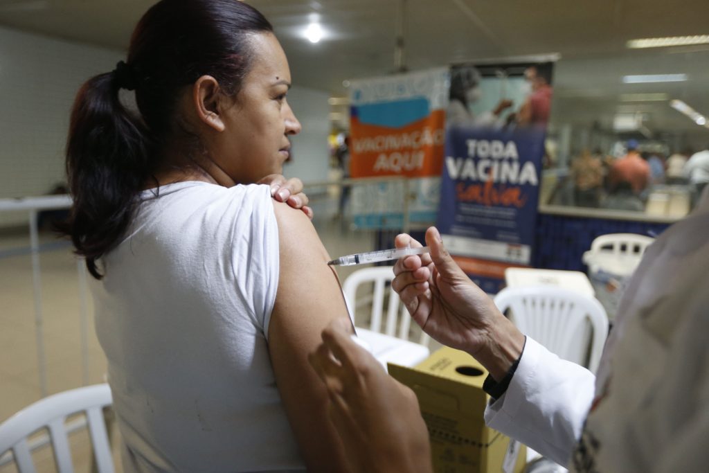 Campanha de vacinação contra a gripe começa nesta segunda