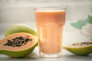 5 vitaminas caseiras para combater o intestino preso