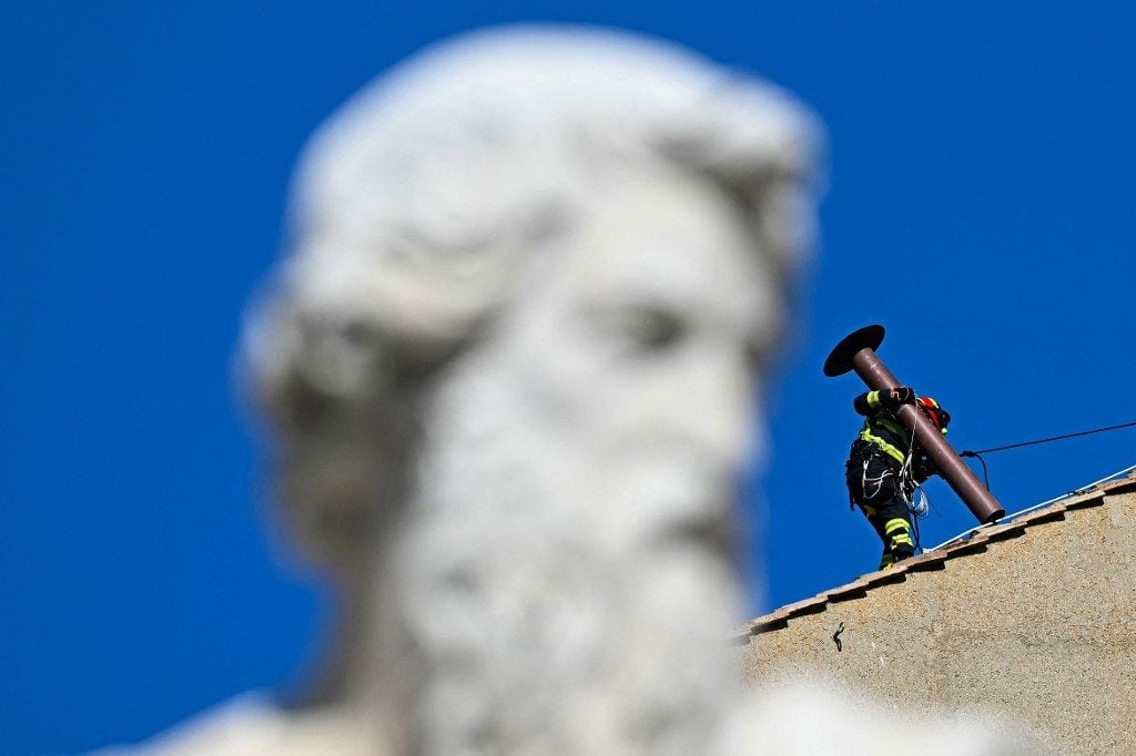 Vaticano instala chaminé na Capela Sistina para o conclave